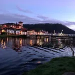 Entre Montana Y Rio