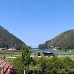 Entre Montana Y Rio *