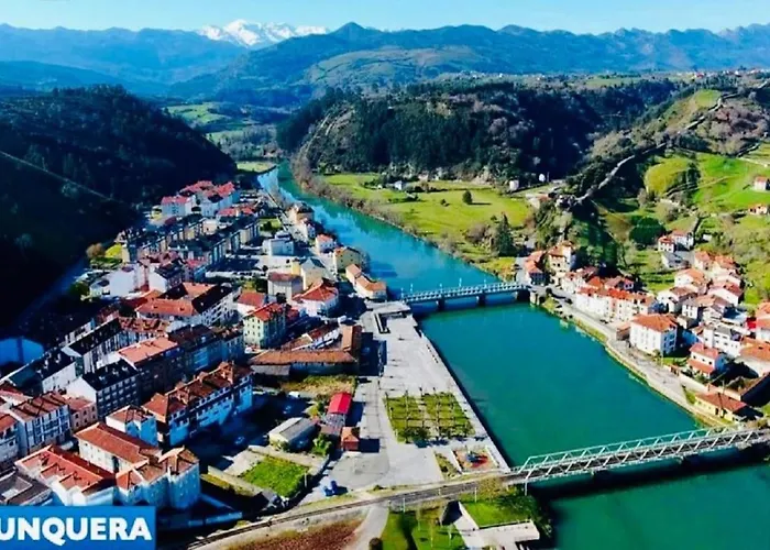 Entre Montana Y Rio Apartment Unquera